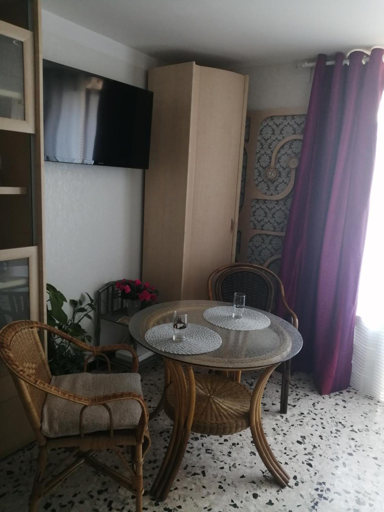 Magnifique Studio Non Fumeur Pres De La Gare Béziers Quarto foto